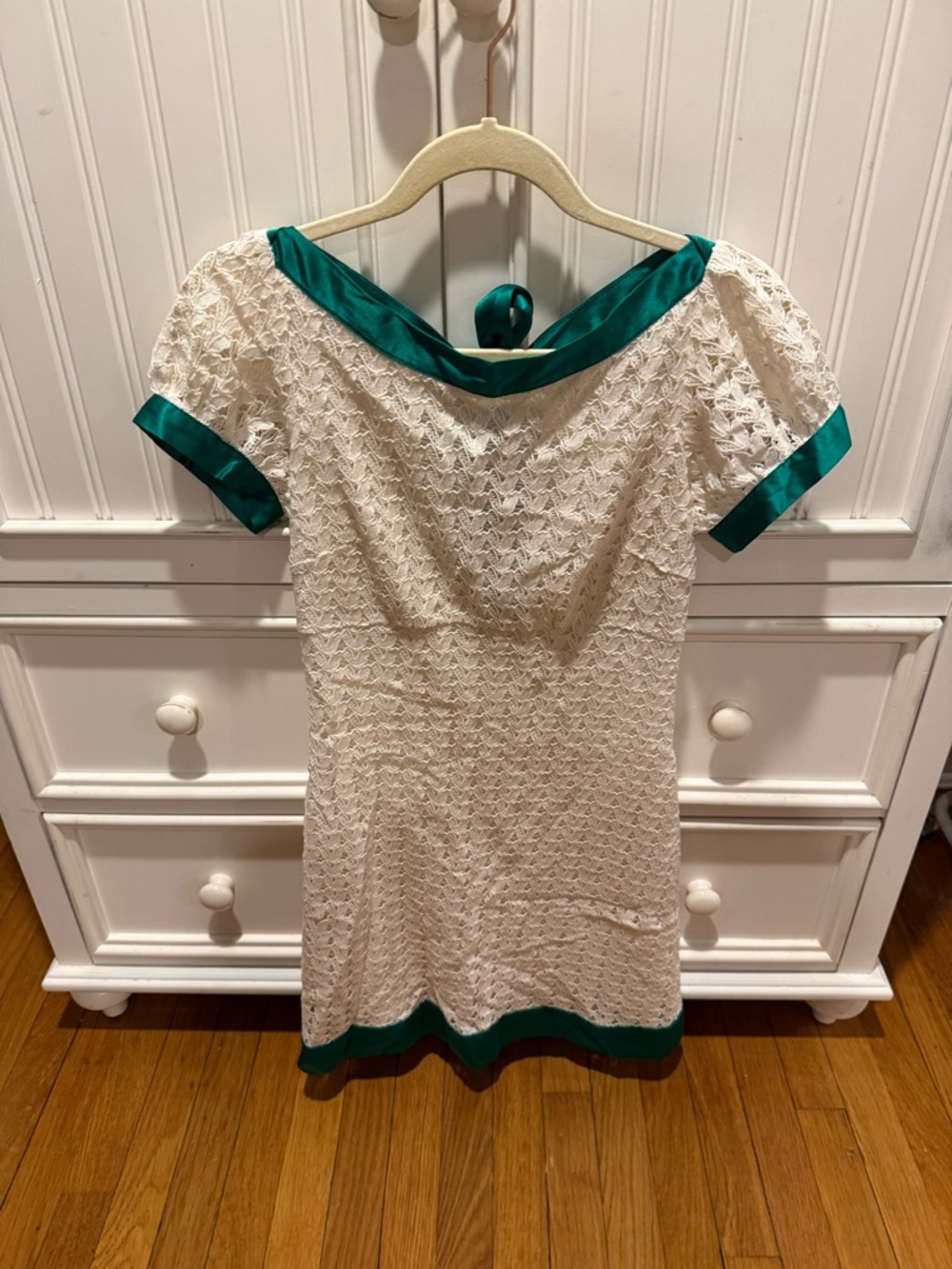 Alexia Admor White Lace Mini Dress with Emerald Trim